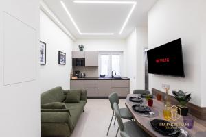 Tuscolana Luxury Retreat - 100mt to Metro, 3 Bedrooms, A-C