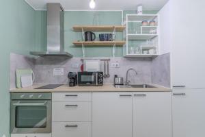#414 Central Apartment Walk to the Beach