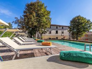 Apartment Wohnung in einer alten Villa mit Schwimmbad by Interhome