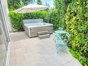 Holiday Home Villa mit Jacuzzi in Jadranovo by Interhome