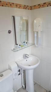 Le Montclair Montmartre by River