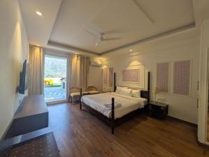 Majestic Aloha Ganga View Apartment