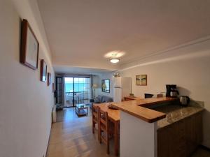 Apartamento acogedor a 50m de la playa con terraza - HISP-236-124