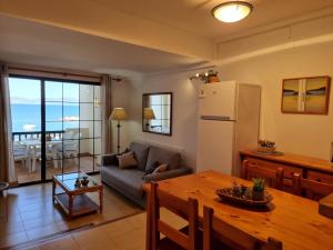 Apartamento acogedor a 50m de la playa con terraza - HISP-236-124