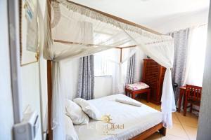Le Port Hotel