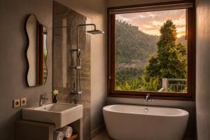 SARALA sidemen guest house