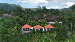 Sidemen padi villas
