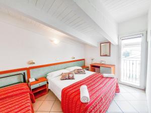 Hotel Explorer
