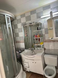 Entire house 3 sleeping rooms and 2 toilets