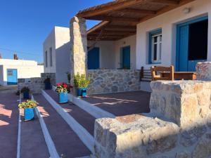 KOLOMBA GUESTS House