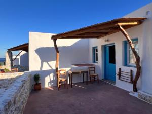 KOLOMBA GUESTS House
