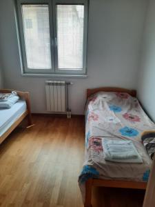 Apartment two bedrooms 4 v