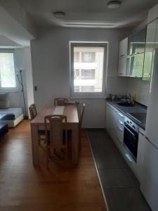 Apartment two bedrooms 4 v