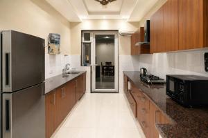 Lime Tree Luxurious 3BHK Serviced Apartment Near Medanta