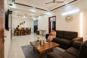 Lime Tree Luxurious 3BHK Serviced Apartment Near Medanta