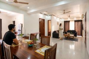 Lime Tree Luxurious 3BHK Serviced Apartment Near Medanta