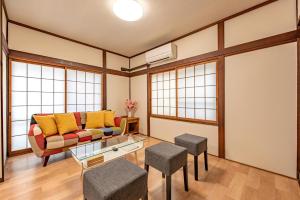 Private House in Nagoya Sleeps12 Free Parking 11 min to Nagoya Station