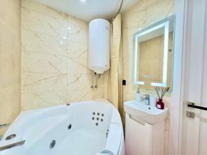 Jacuzzi With light Nauki Avene