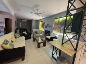 10 Huésped Casa Espaciosa Quincho Piscina Juegos "Minimo 2 noches"