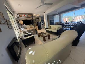 10 Huésped Casa Espaciosa Quincho Piscina Juegos "Minimo 2 noches"
