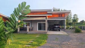 บ้านน้ำผึ้งโฮมสเตย์ Pool & Garden