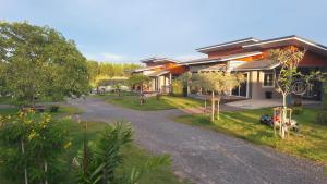 บ้านน้ำผึ้งโฮมสเตย์ Pool & Garden
