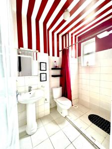 Ngong Road Studio, Racecourse Gardens with Free parking, Netflix &Pool, Pearl1 Luxury bnbs