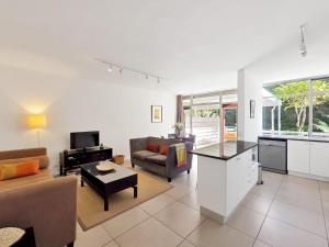 St Martini Gardens Garden Apartment & Pool