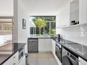 St Martini Gardens Garden Apartment & Pool