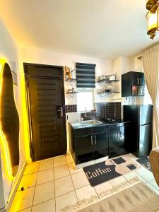 Ngong Road Studio, Racecourse Gardens with Free parking, Netflix &Pool, Pearl1 Luxury bnbs