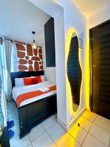Ngong Road Studio, Racecourse Gardens with Free parking, Netflix &Pool, Pearl1 Luxury bnbs