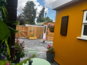 Guest house with 3 double bedroomsEn-suite