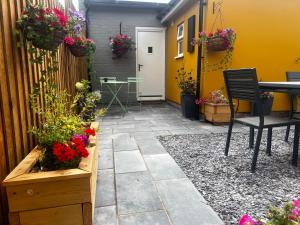 Guest house with 3 double bedroomsEn-suite