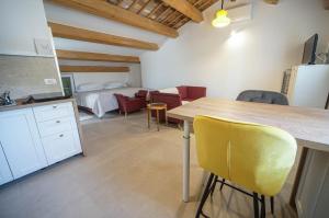 Studio Apartments Ad Finem Vilae