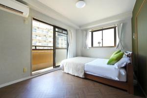 Three minutes walk to subway Direct to the airport Umeda business district