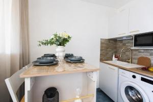 Cozy air-conditioned studio with parking 1 min beach