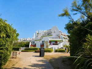 Cozy air-conditioned studio with parking 1 min beach