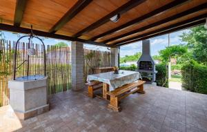 Holiday House Nina, 6 bedroom & private pool