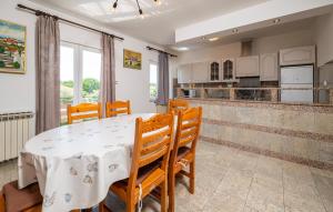 Holiday House Nina, 6 bedroom & private pool