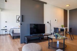 Chic 2BR Apt in Las Condes with Pool & Views