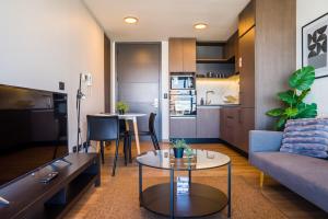 Chic 2BR Apt in Las Condes with Pool & Views