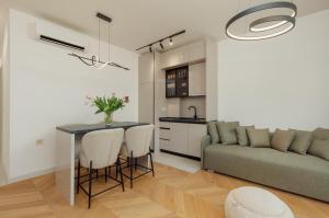 Apartment Ljuta with Sea View
