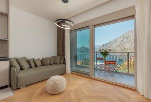 Apartment Ljuta with Sea View