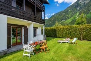 Family home with a garden overlooking Mont Blanc