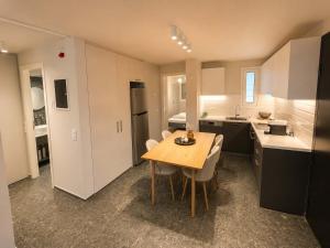 Boutique 2Bd Oasis in Lycabettus with Garden Patio