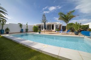 Villa Marisol Playa Blanca Stylish Comfort Private Heated Pool