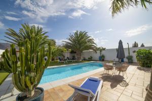 Villa Marisol Playa Blanca Stylish Comfort Private Heated Pool