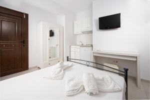 Naxos City Center Room Economy Quadruple Room Private Balcony City Views