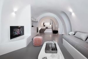 Elegant Santorini House 3 Bedroom Villa Caldera View-Hottub