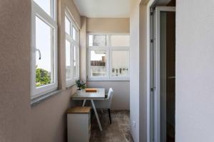Sunny Flat with Private Garden & BBQ